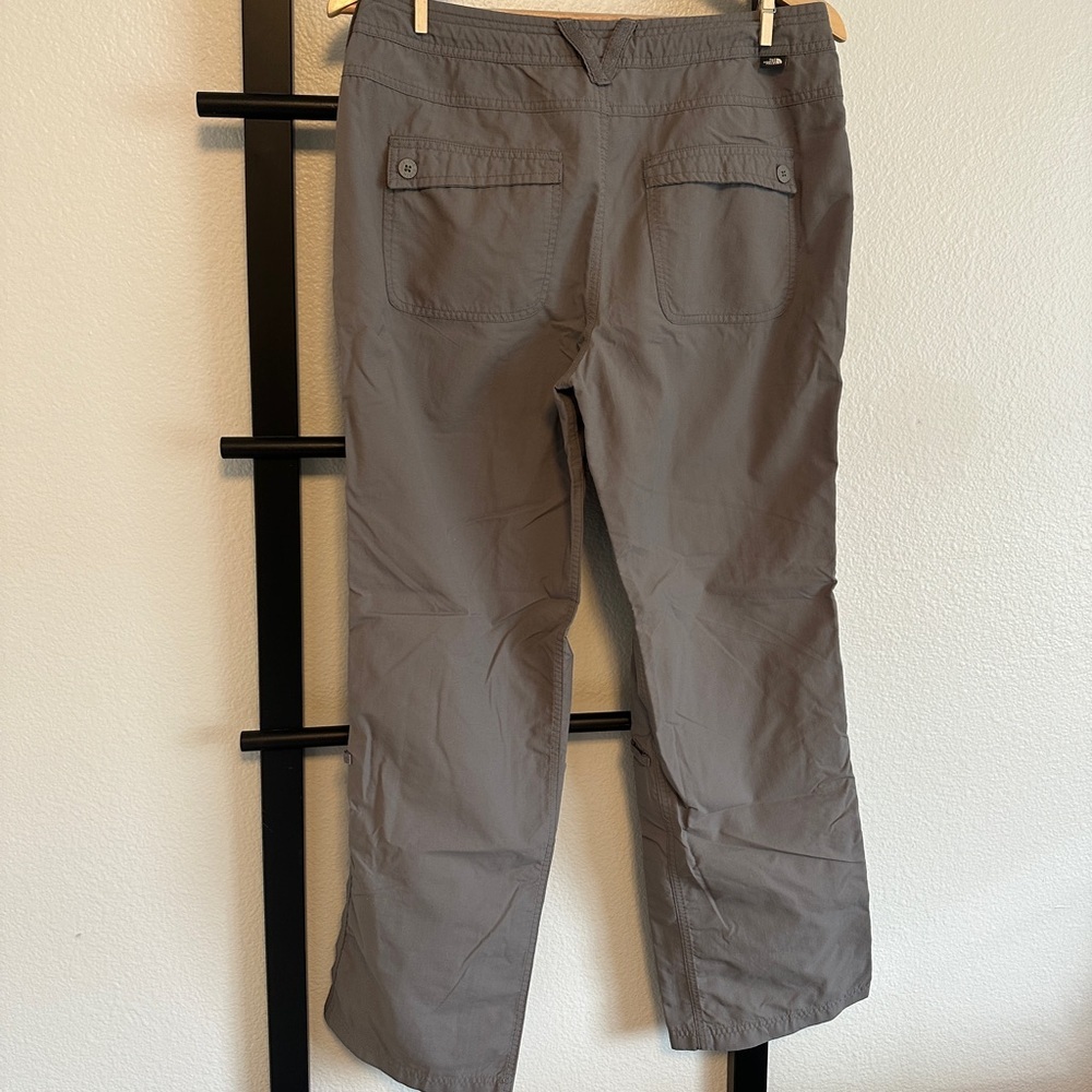 North Face adjustable hiking pant. Like new condition but missing button. - Picture 9 of 10